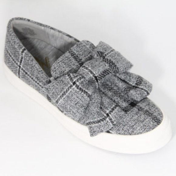 nine west slip on sneakers